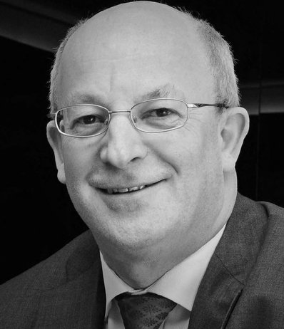 IAN HARNETT Head Shot
