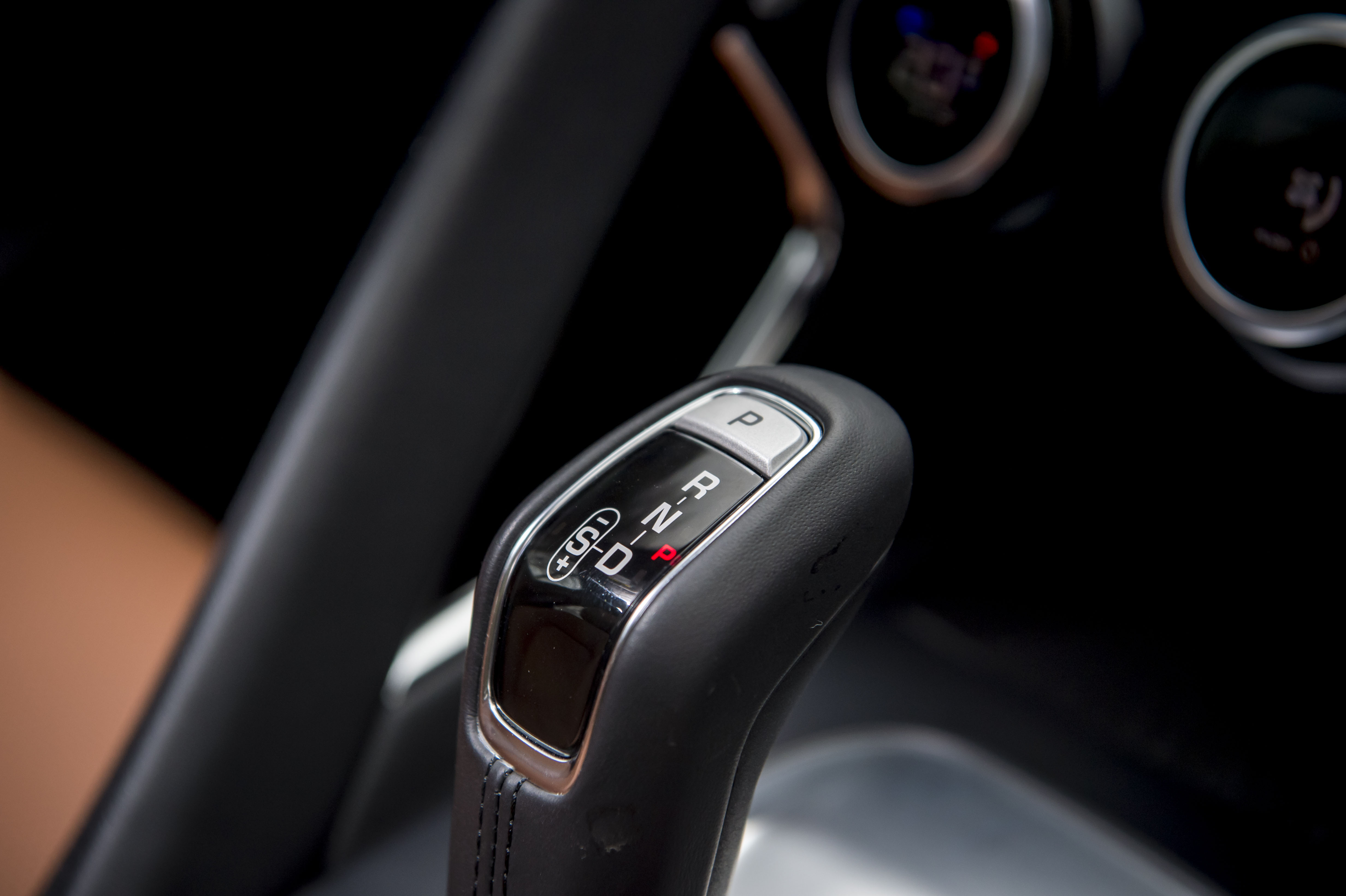 JAGUAR EPACE NOW AVAILABLE WITH ADAPTIVE SUSPENSION, AI TECHNOLOGY AND