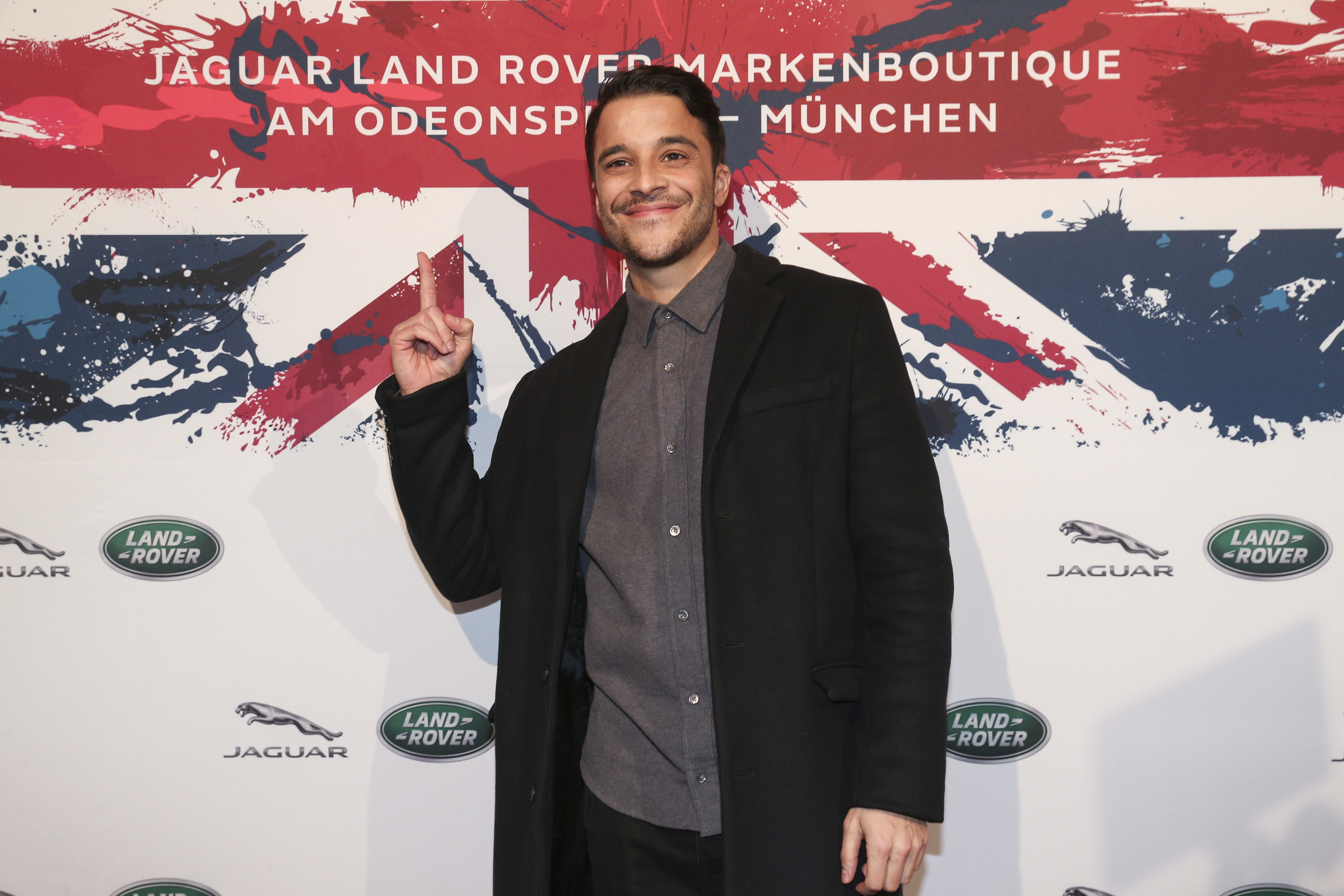 Autos Events Und Britischer Lifestyle In Der Neuen Markenboutique Von Jaguar Land Rover In Munchen Jlr Corporate Homepage International