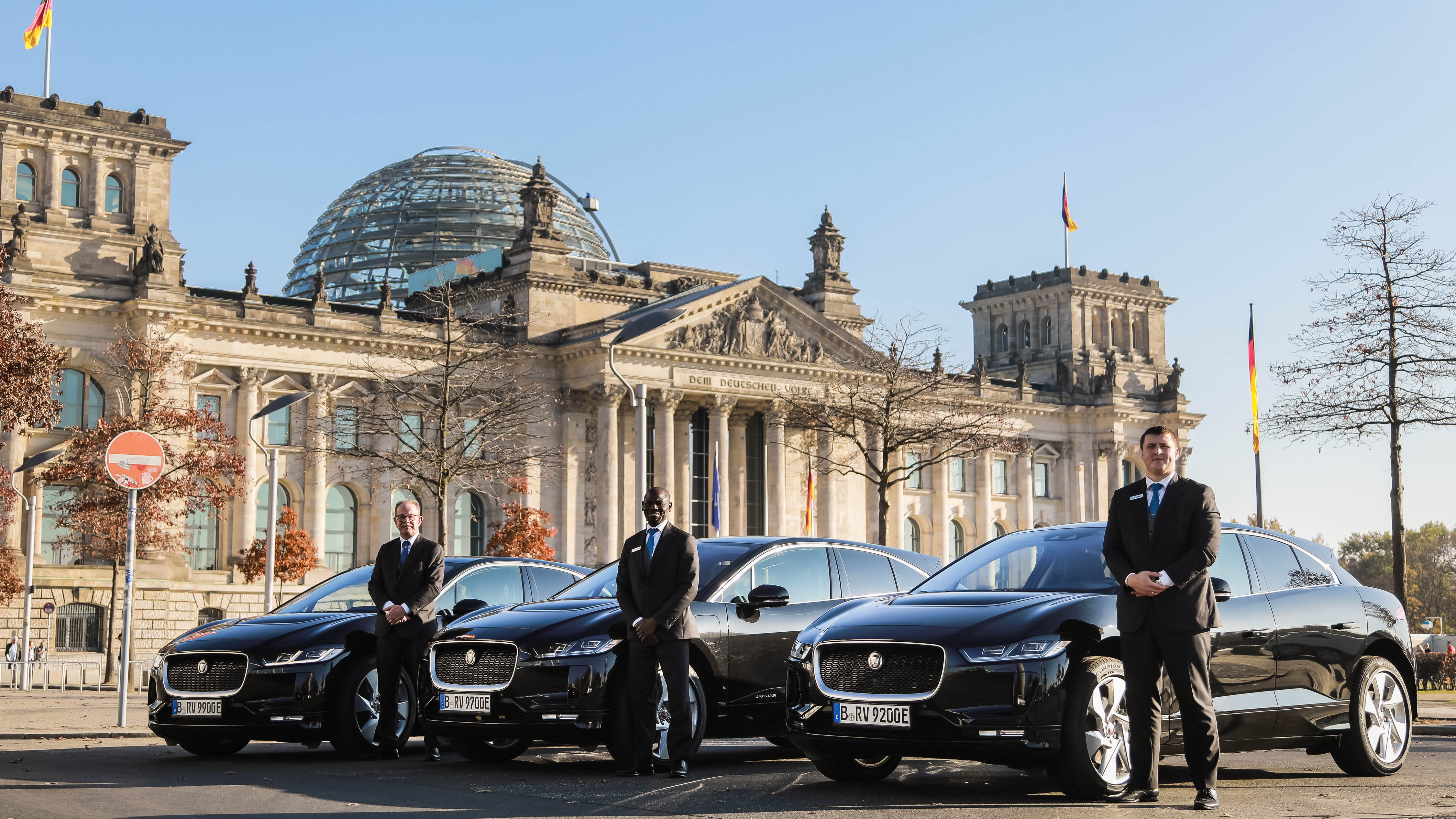 Neue Mobilitatserfahrung Fur Die Hauptstadt Vollelektrische Premium Chauffeurflotte Startet Mit Zehn Jaguar I Pace In Berlin Jlr Corporate Homepage