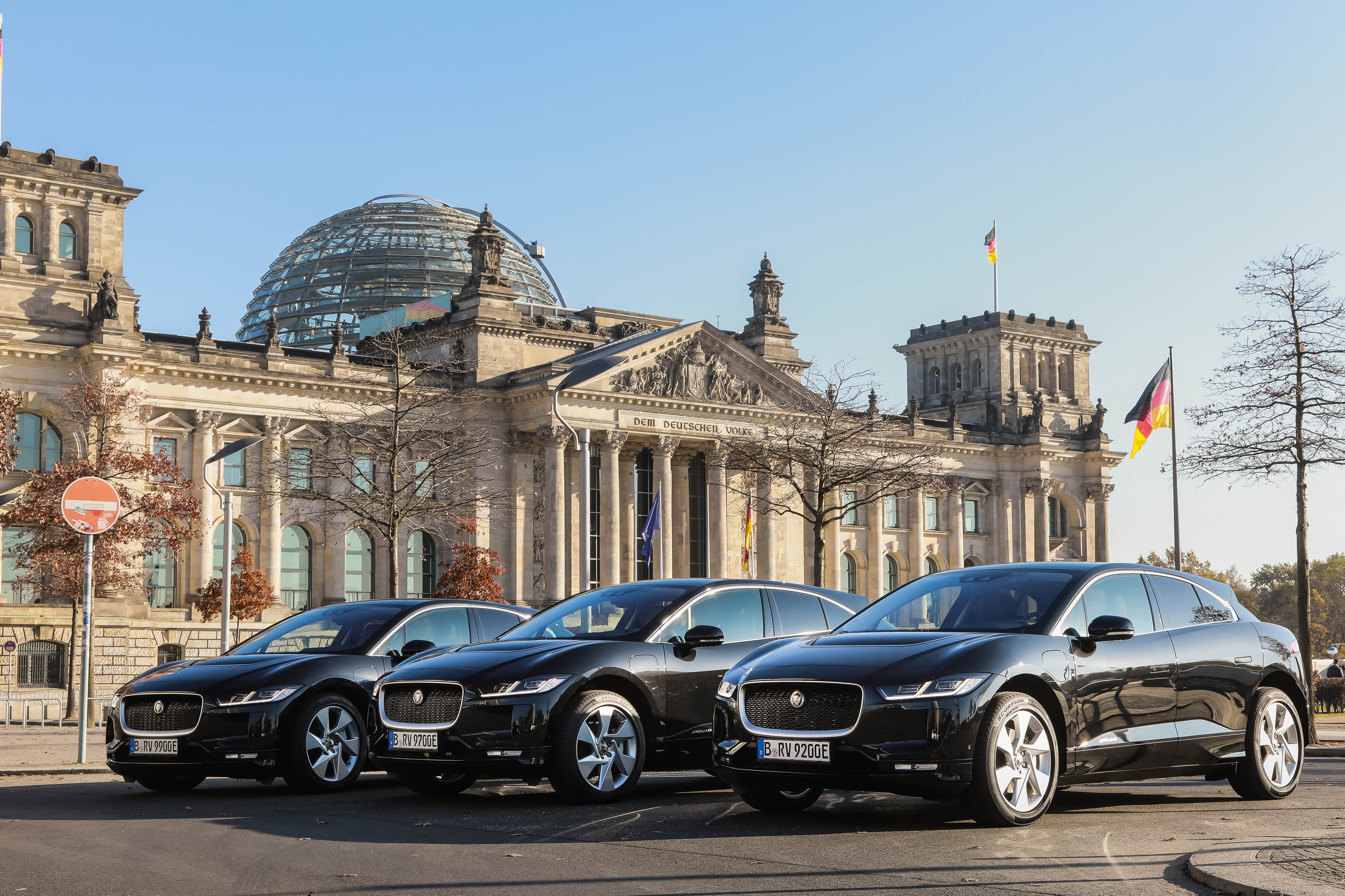 Neue Mobilitatserfahrung Fur Die Hauptstadt Vollelektrische Premium Chauffeurflotte Startet Mit Zehn Jaguar I Pace In Berlin Jlr Corporate Homepage