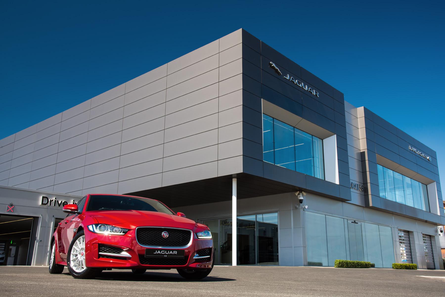 JAGUAR INVITES CAR BUYERS FOR COMPETITIVE GROUP TESTS AT UK SHOWROOMS