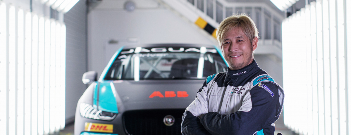 Querschnittsgelähmter Rennfahrer Takuma Aoki startet im Jaguar I-PACE eTROPHY Rennwagen in Mexiko City