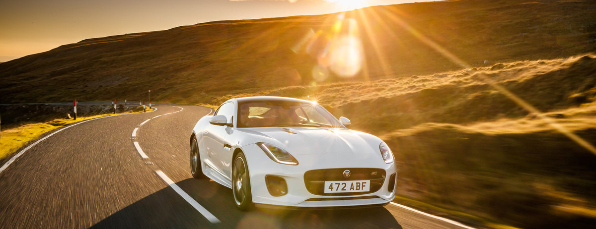 Jaguar Prasentiert Seinen Sportwagen Mit Vielen Schonen Ausstattungen Neues Sondermodell F Type Chequered Flag Jaguar Homepage De
