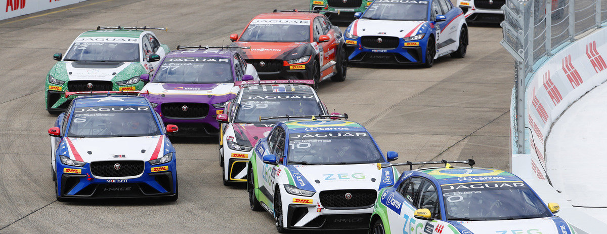 Célia Martin begeistert im Rennen der elektrischen Jaguar I-PACE eTROPHY das Berliner Publikum