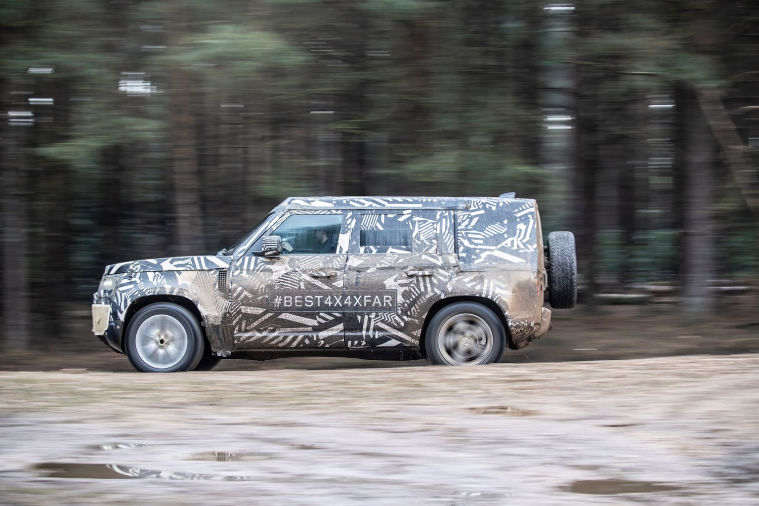 JAGUAR E LAND ROVER SI PREPARANO AD ENTUSIASMARE GLI SPETTATORI DEL GOODWOOD FESTIVAL OF SPEED CON UN PROTOTIPO DELLA DEFENDER E LA NUOVA GAMMA DI MODELLI