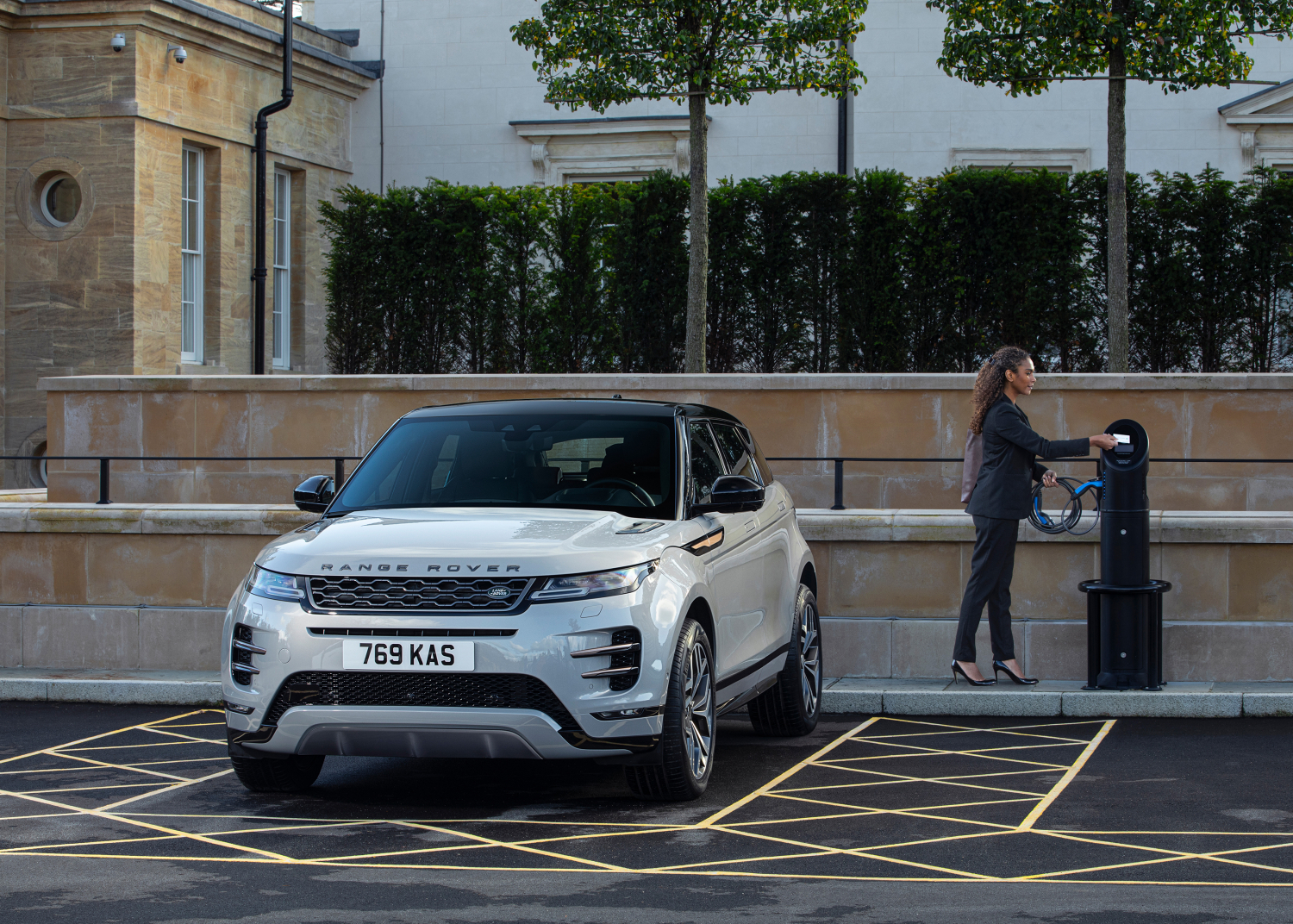 BESTSELLING RANGE ROVER EVOQUE NOW AVAILABLE AS PLUG-IN HYBRID