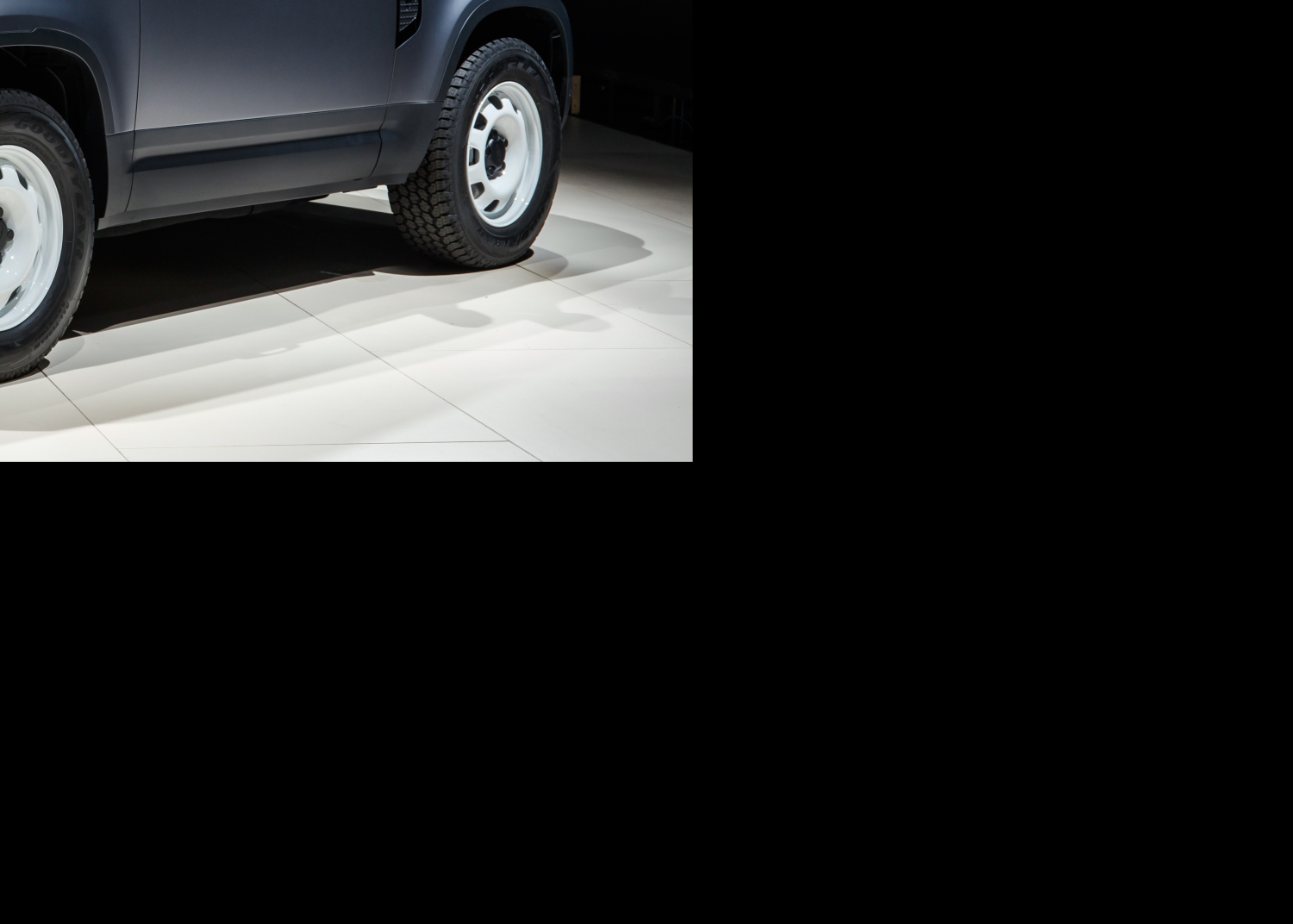LAND ROVER DEFENDER MEANS BUSINESS AS HARD TOP NAME RETURNS FOR NEW COMMERCIAL MODEL