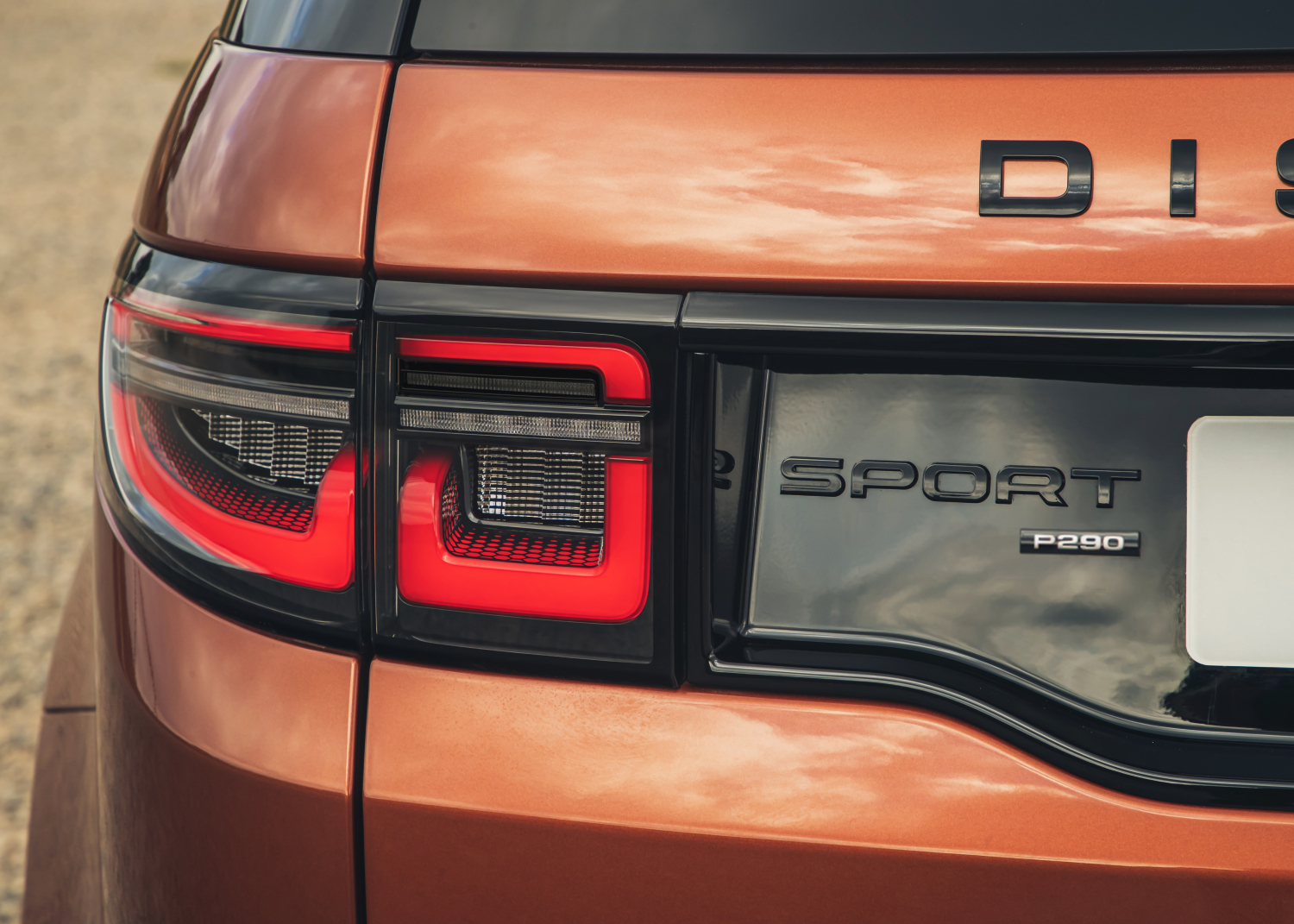 Neuer Land Rover Discovery Sport noch vielseitiger und effizienter: leistungsstarke, saubere Motoren und neues intuitives Infotainment