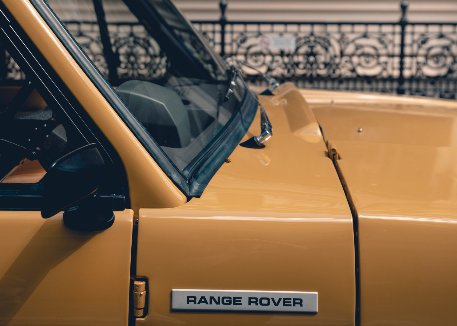 LAND ROVER AND HENRY POOLE CREATE UNIQUE FABRIC TO CELEBRATE 50 YEARS OF RANGE ROVER