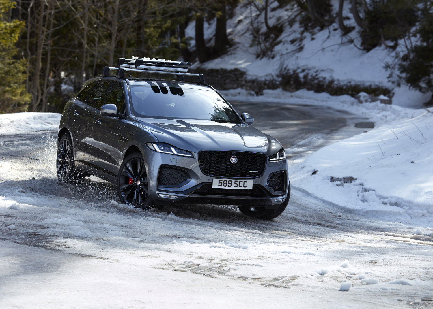 NEUER JAGUAR F-PACE - FAHRBILDER