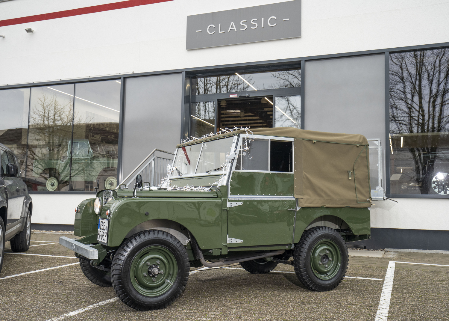 Erfolgskomponist Harold Faltermeyer fährt seinen restaurierten Land Rover der Serie I zu Weihnachten nach Hause - Bilder