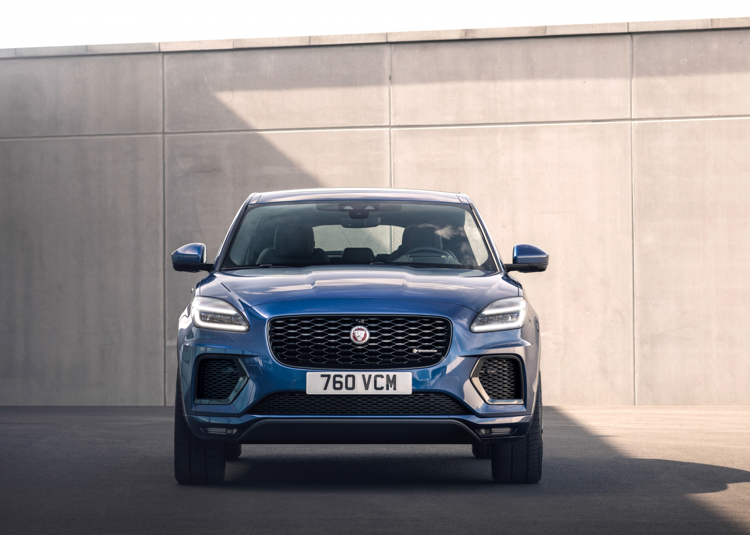 Jaguar E-PACE R-Dynamic in Bluefire