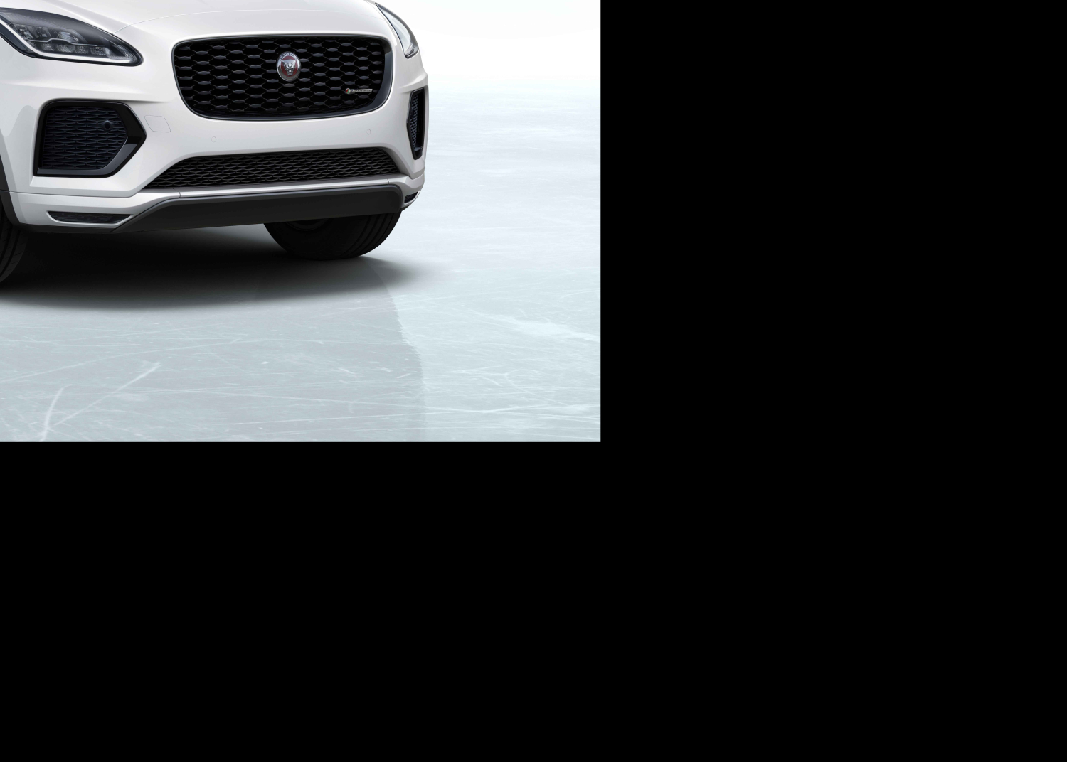 Jaguar E-PACE R-Dynamic Black Edition in Ostuni White