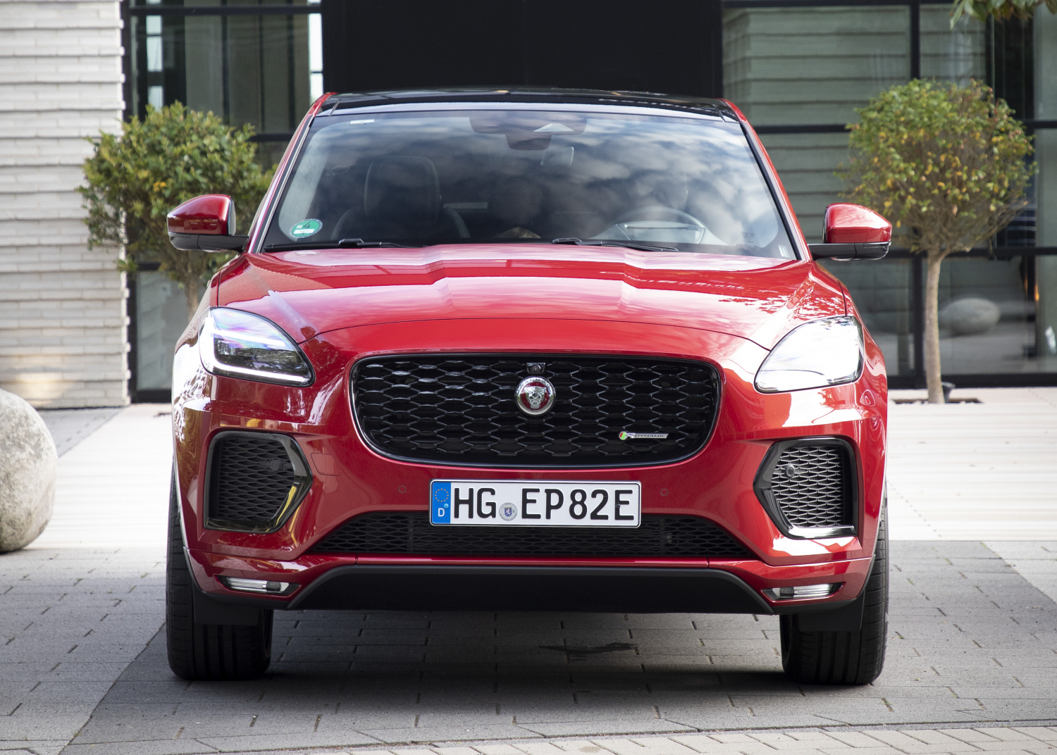 Jaguar und Land Rover präsentieren nach umfangreicher Modellpflege die neuen Modelle Jaguar XF, Jaguar E-PACE und Range Rover Velar