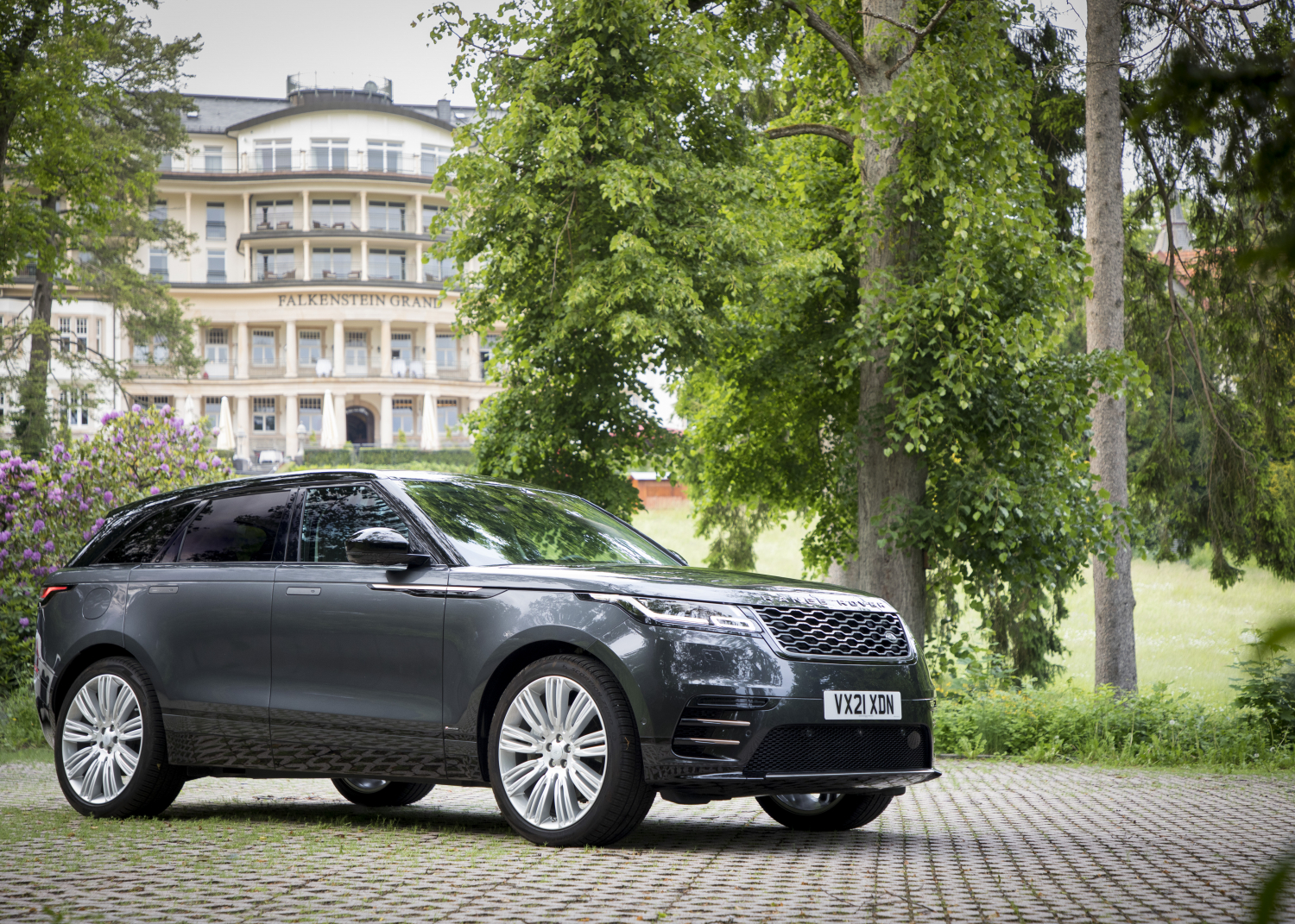 Jaguar und Land Rover präsentieren nach umfangreicher Modellpflege die neuen Modelle Jaguar XF, Jaguar E-PACE und Range Rover Velar