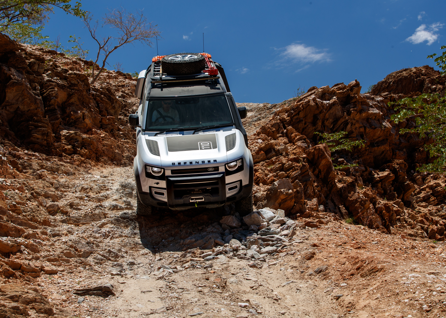  Land Rover Experience und Namibia Tourism Board  organisieren Hilfen für Namibia