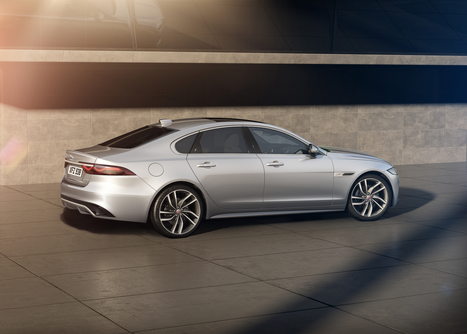 XF Saloon R-Dynamic HSE – Hakuba Silver with Light Oyster Interior 