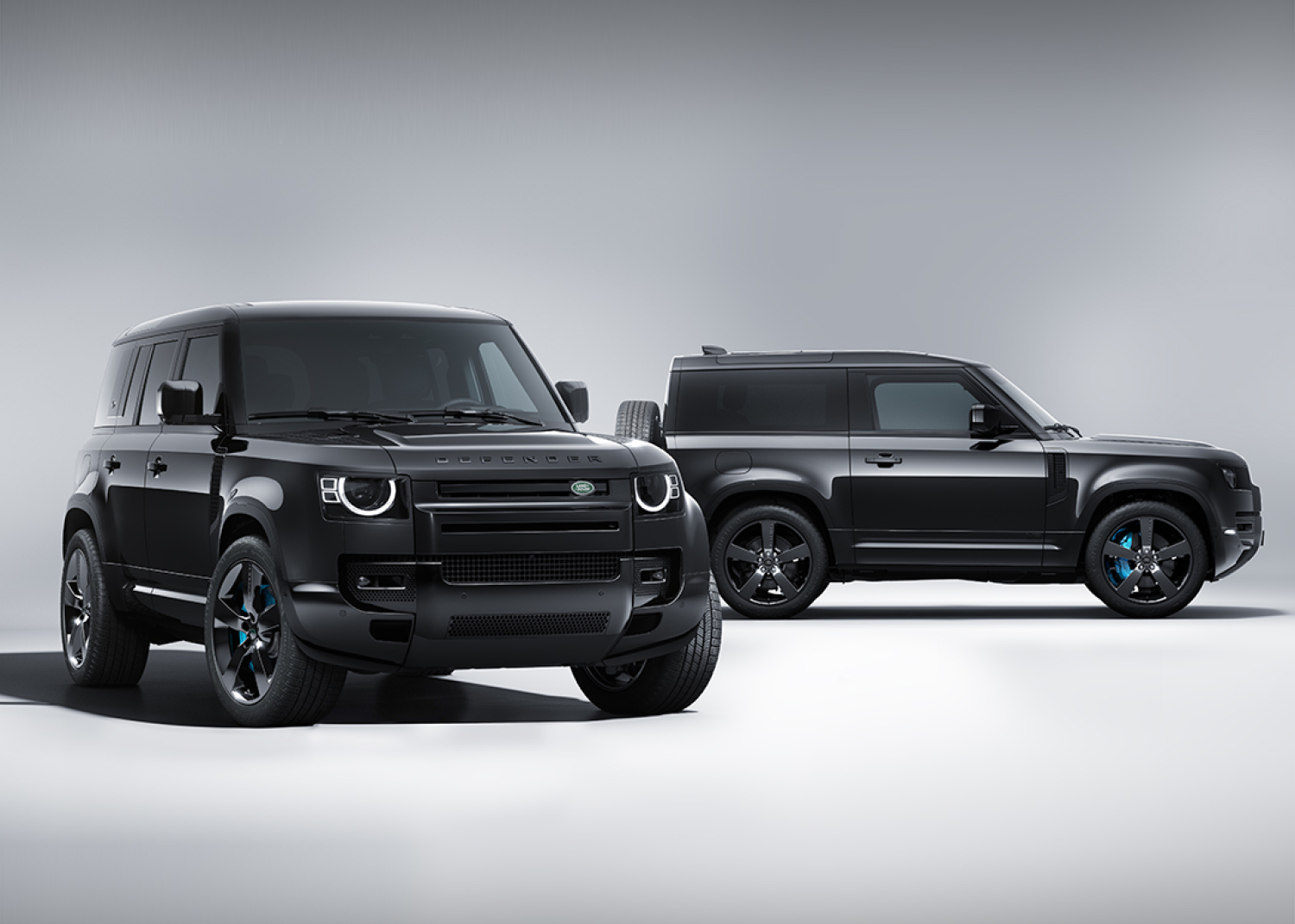 Neuer 007-Kinohit Keine Zeit zu sterben liefert die Inspiration  zum exklusiven Sondermodell Land Rover Defender V8 Bond Edition