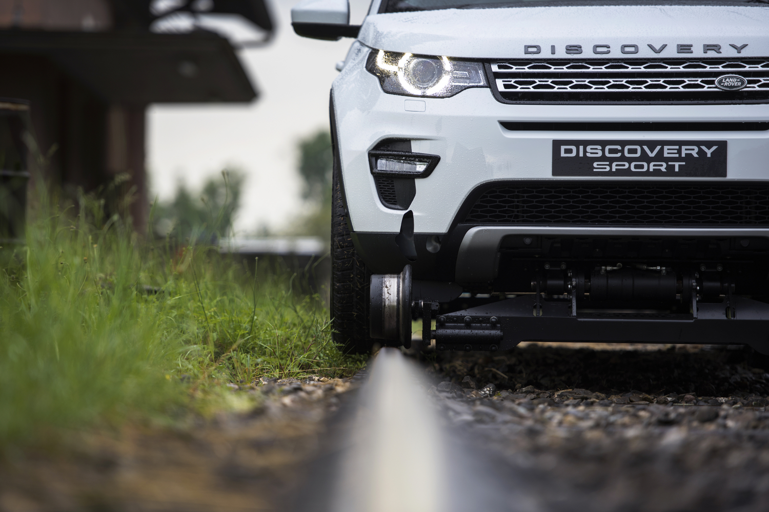 Semi-Autonomous Tech Helps Discovery Sport Pull 108-Tonne Train