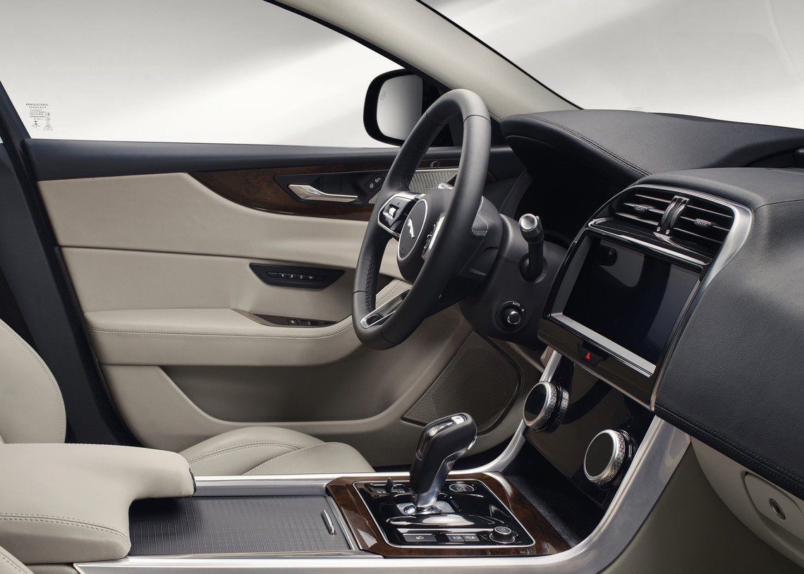 Nouvelle Jaguar XE: intérieur