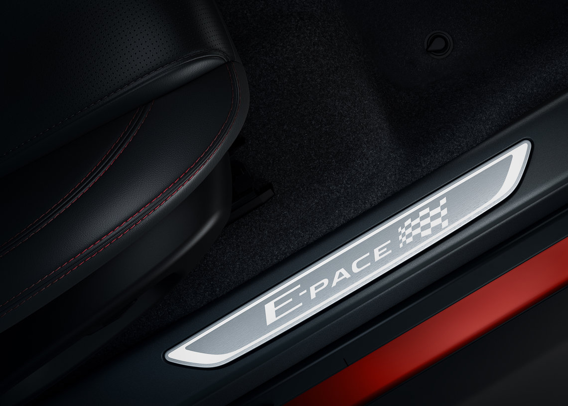 JAGUAR E-PACE : SÉRIE SPÉCIALE CHEQUERED FLAG