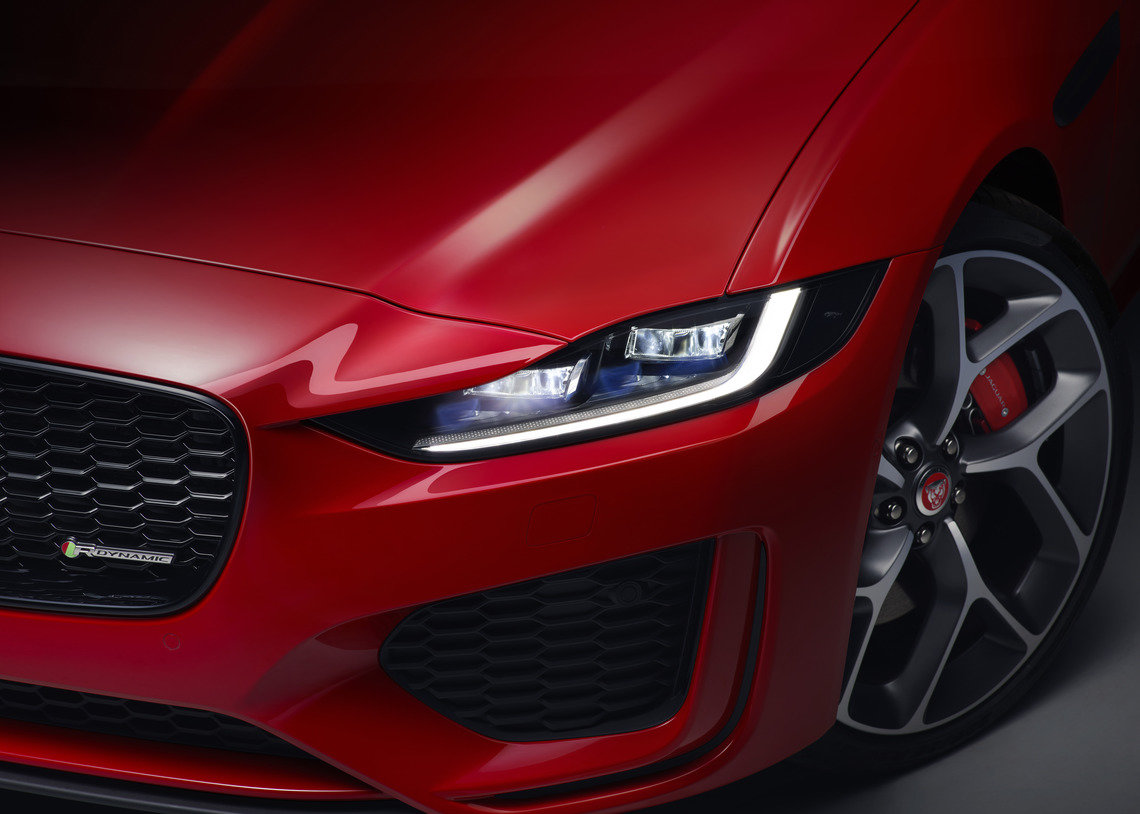 NOUVELLE JAGUAR XE EXTÉRIEUR AMÉLIORÉ, LUXUEUX INTÉRIEUR REVISITÉ ET NOUVELLES TECHNOLOGIES INTUITIVES