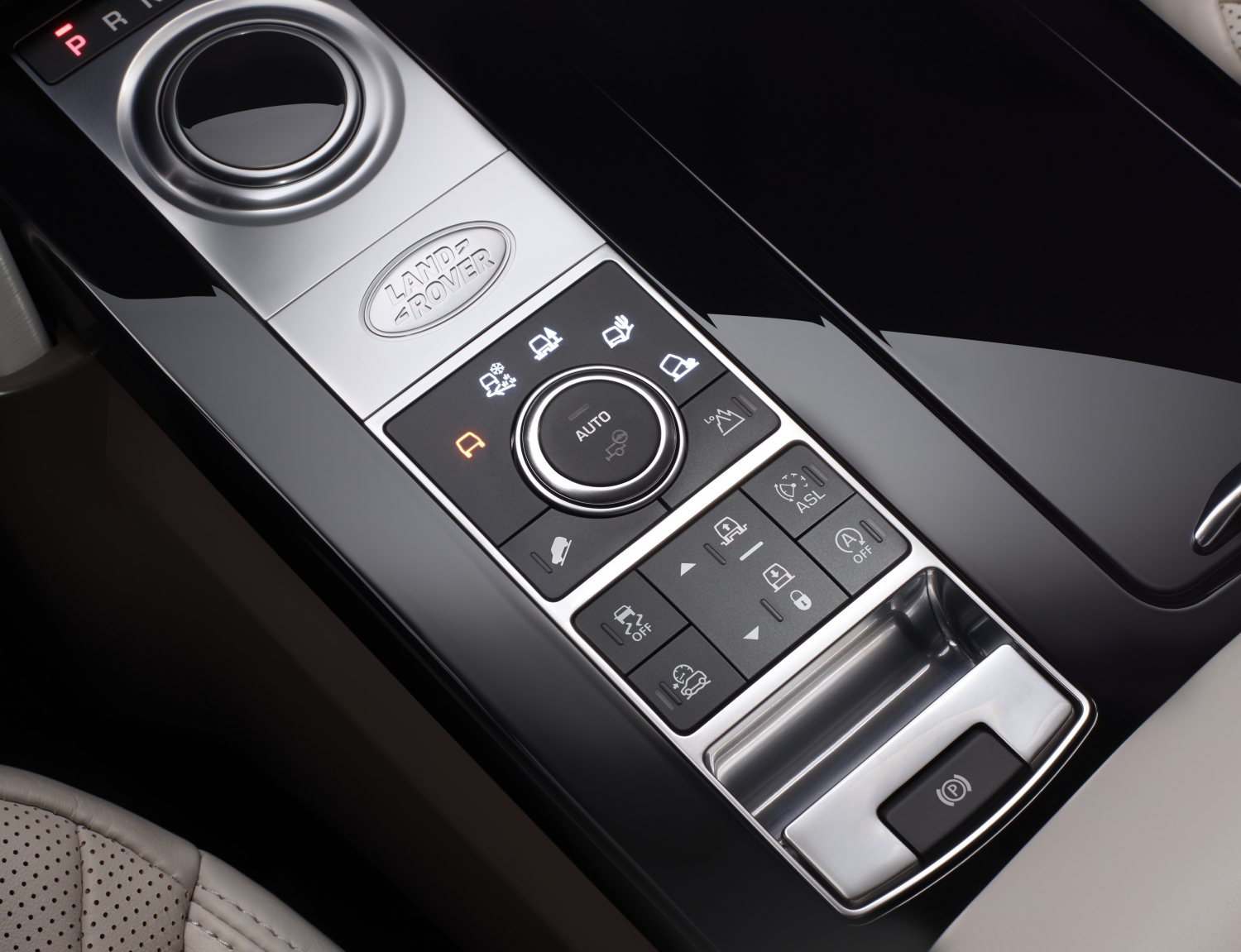 LAND ROVER REVEALS NEW DISCOVERY