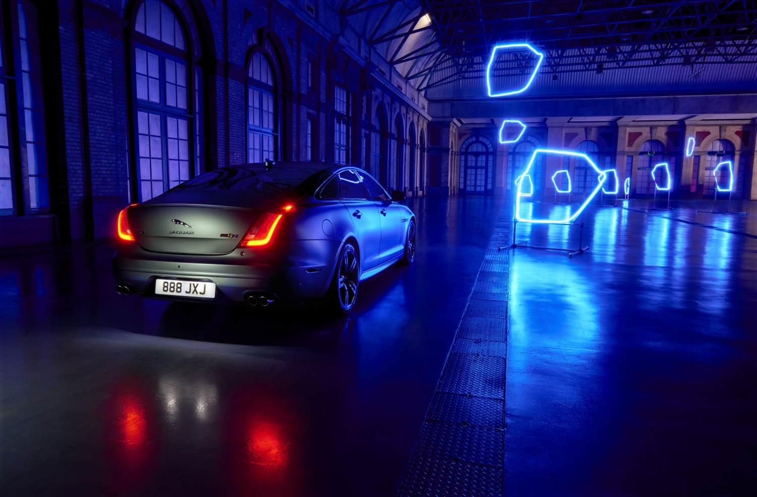EMBARGOED UNTIL 0900 BST MONDAY 18 SEPTEMBER 2017 PLAY A GAME OF DRONES WITH THE JAGUAR XJ