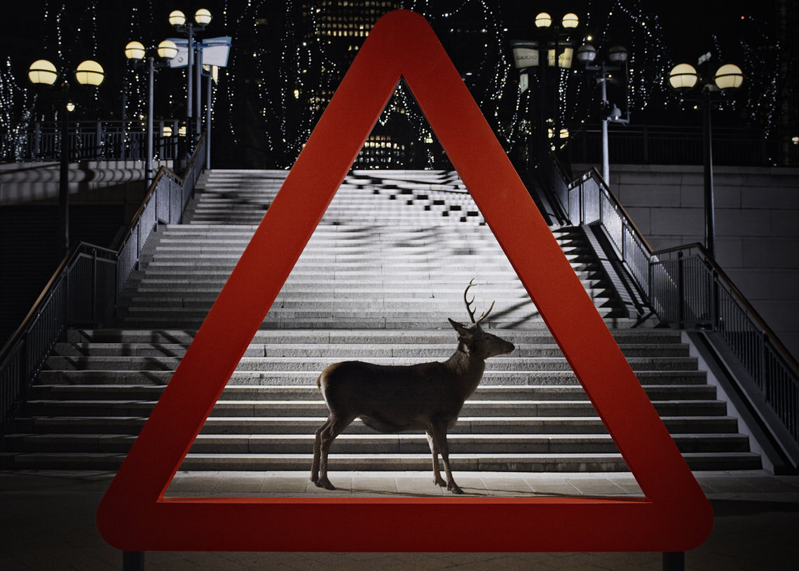 NEW RANGE ROVER EVOQUE RECREATES ICONIC ROAD SIGNS