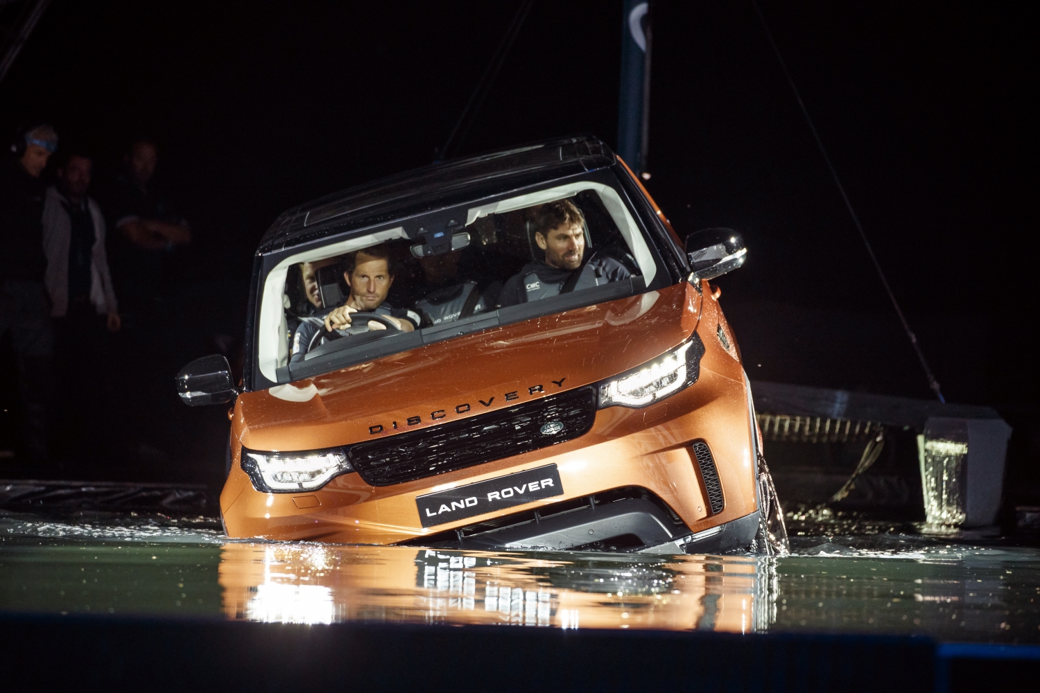 FOLLOW THE LAND ROVER BRICK ROAD - NEW DISCOVERY MAKES DEBUT ON GIANT LEGO TOWER BRIDGE