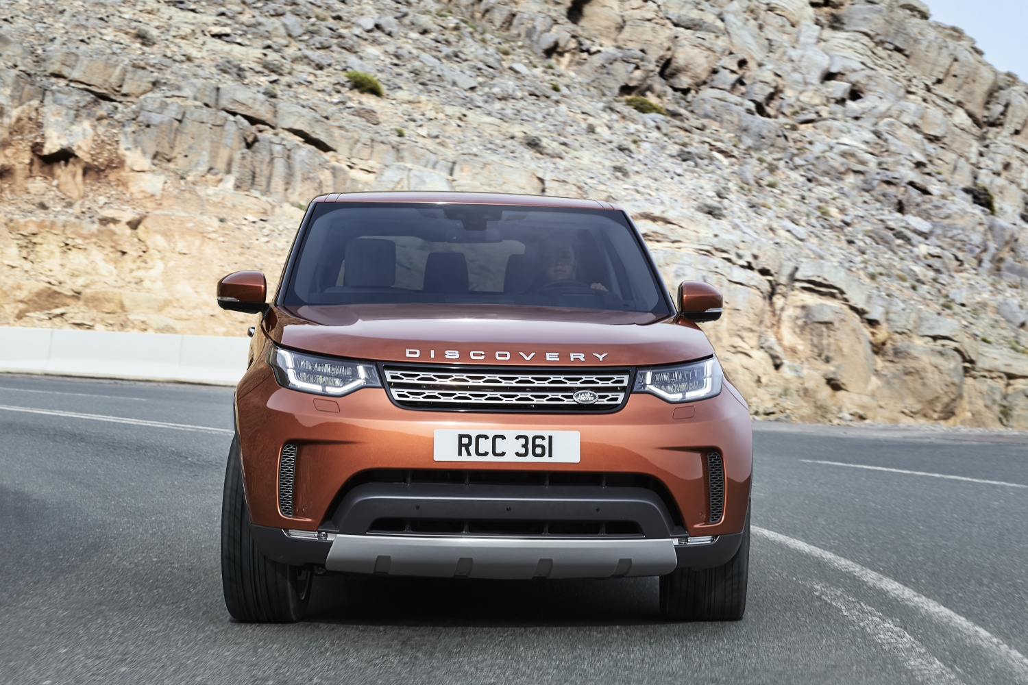 LAND ROVER REVEALS NEW DISCOVERY