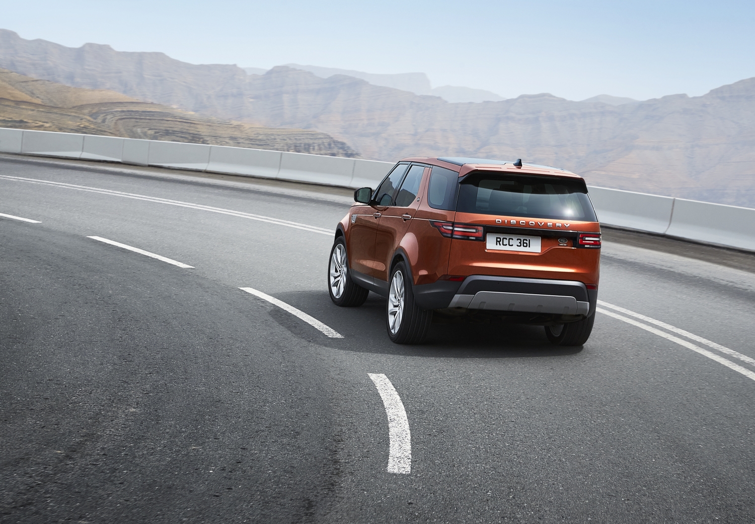 LAND ROVER REVEALS NEW DISCOVERY