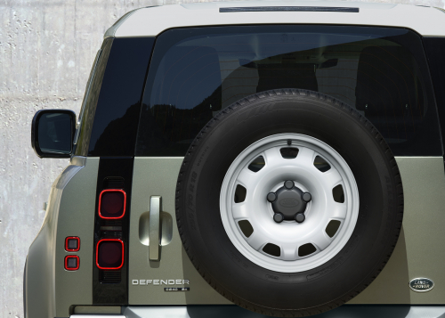  ATTENTION TO DETAIL: THE NEW LAND ROVER DEFENDER