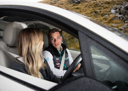 JAGUAR I-PACE COMPLETA LA SFIDA DELL’”EVERESTING” CON UNA SINGOLA RICARICA E CON AL VOLANTE UNA CAMPIONESSA OLIMPICA DI CICLISMO