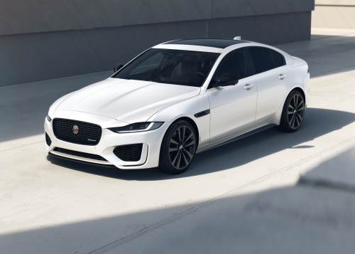  22MY XE R-Dynamic Black – Ostuni White with Ebony Interior