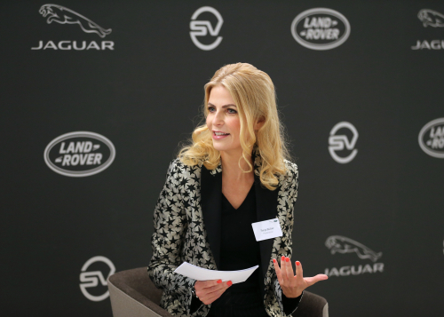  Jaguar Land Rover präsentiert den Geschäftsbereich Special Vehicle Operations und den neuen Range Rover mit hochkarätigen Gesprächspartnern